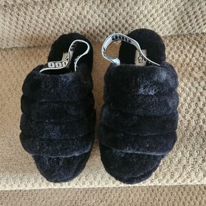 New UGG Women’s Black Fur Slippers Size 7